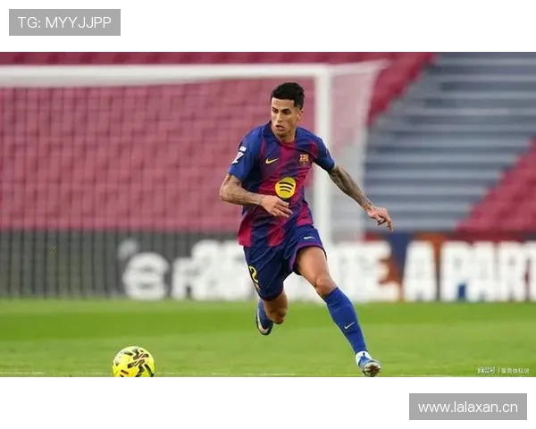 巴萨进攻看似流畅，实则越踢越扁平，纵深和变化全丢了