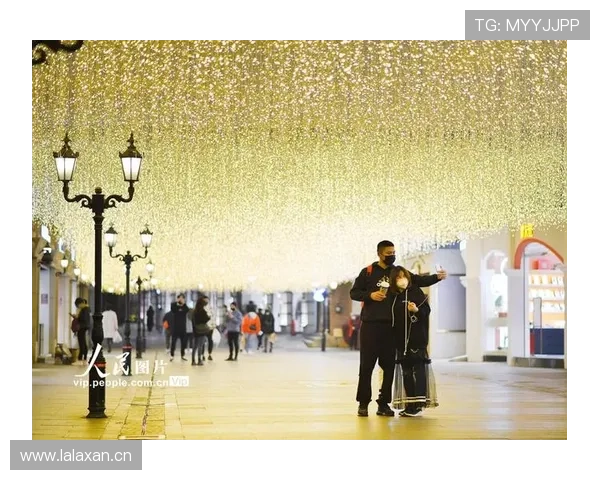 埃琳·安德森这生活真逆天，赛场外仿佛豪门阔太，逛街都是VIP待遇！