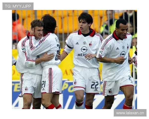 马尔蒂尼与卡福：边卫攻防重心分化，一者沉退组织一者前插驱动