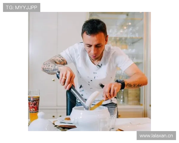 拉菲尼亚这日常穿搭也太奢侈了，感觉他不是踢球是逛高级定制展啊